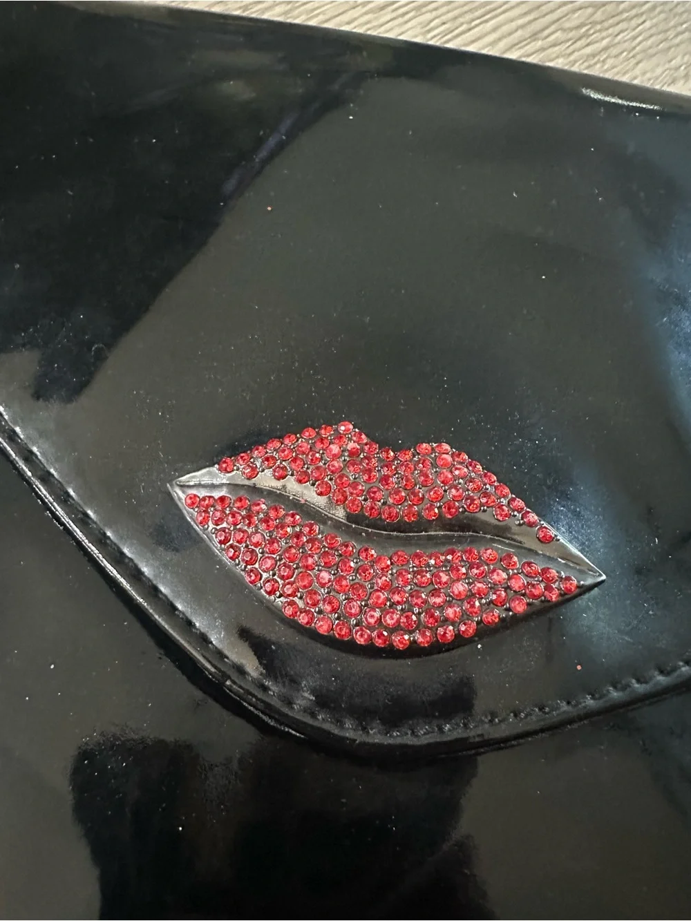 Kirna Zabete Large Clutch Wristlet Black Patent Red Rhinestone Kiss Lips Bag